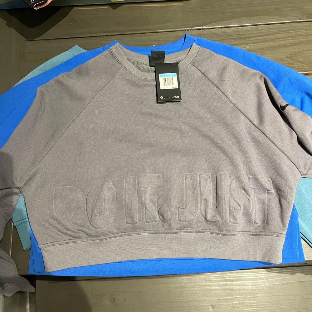 NWT nike cropped crewneck sweatshirt medium
